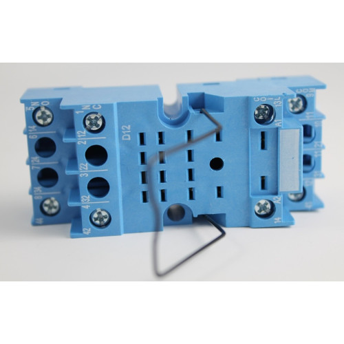 ZOCCOLO A VITE PER RELE'