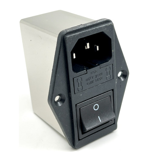 Spina Tripolare IEC da Pannello con Filtro di Rete , Interruttore e Doppio Portafusibile Actronic AR13.6A